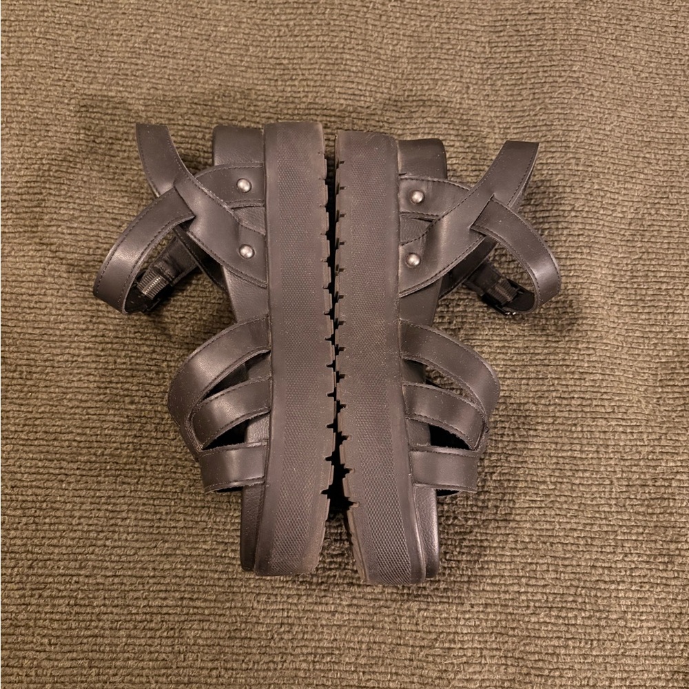 MIA Kenedi Platform Sandals - Picture 4 of 8